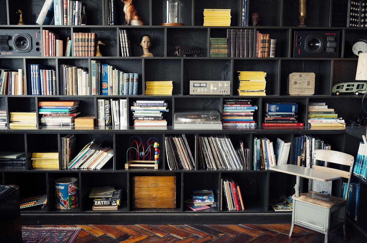 Decorating with Books: Shelves That Tell Your Story